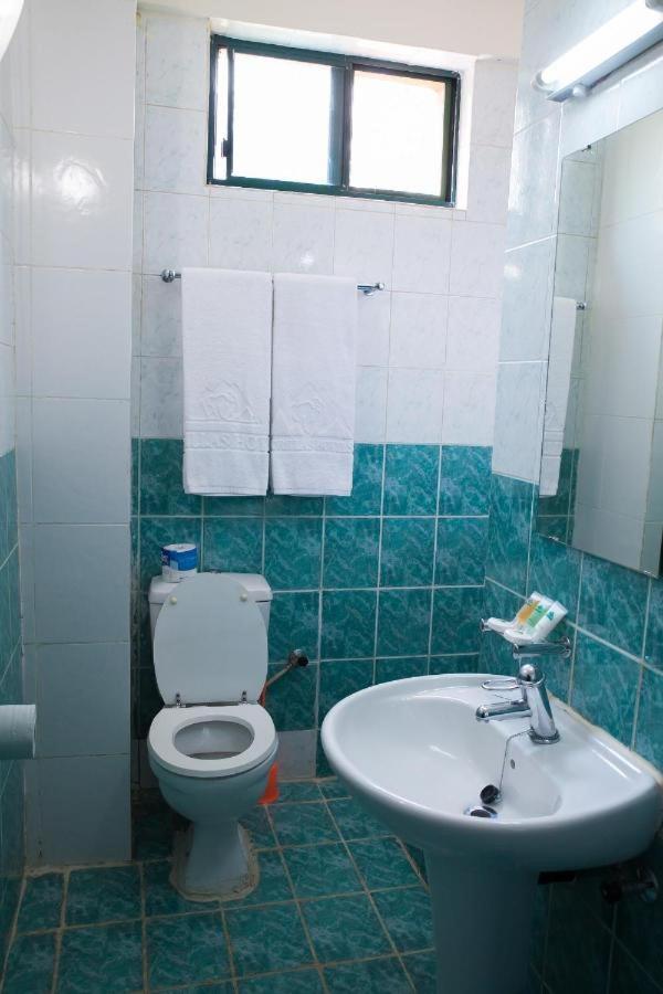 Gorillas Volcanoes Hotel Рухенгери Экстерьер фото