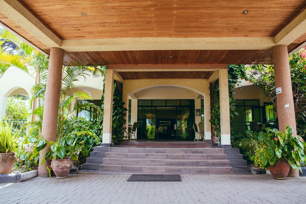 Gorillas Volcanoes Hotel Рухенгери Экстерьер фото
