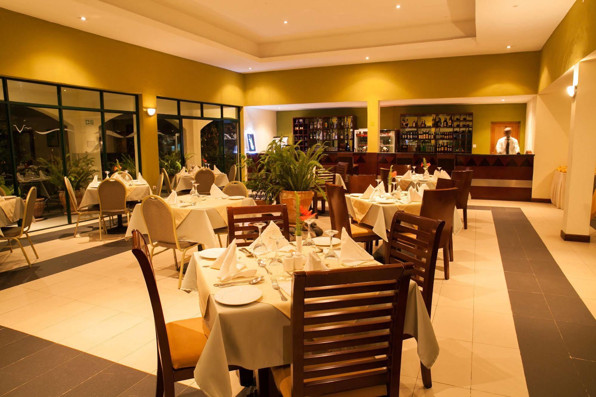 Gorillas Volcanoes Hotel Рухенгери Экстерьер фото