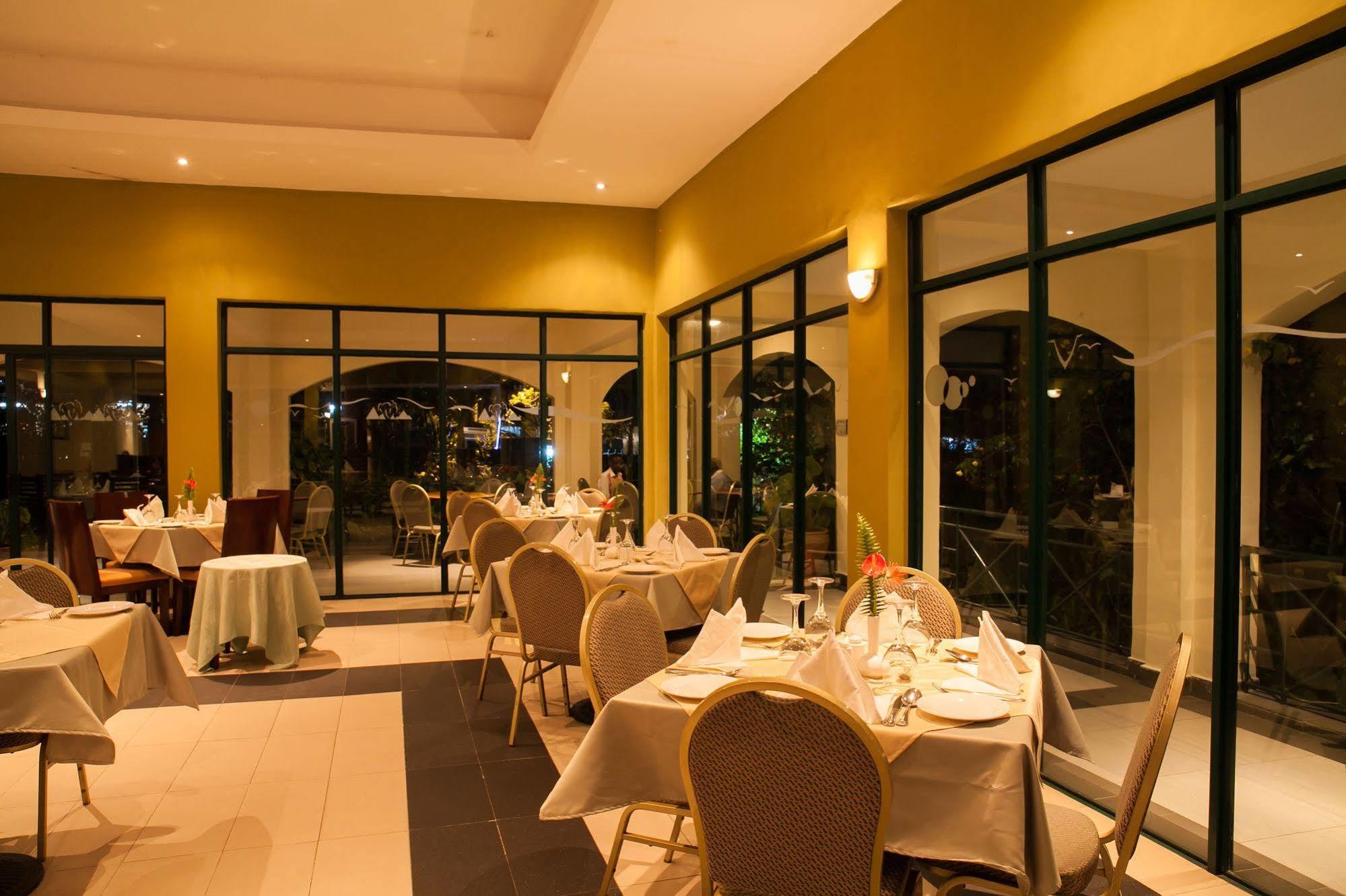 Gorillas Volcanoes Hotel Рухенгери Экстерьер фото