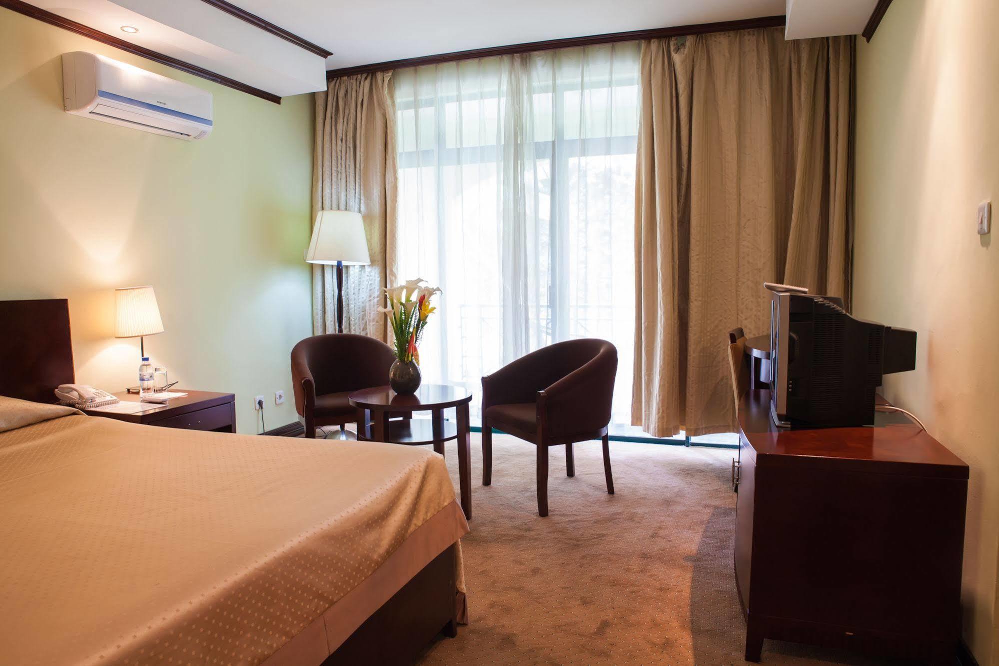 Gorillas Volcanoes Hotel Рухенгери Экстерьер фото