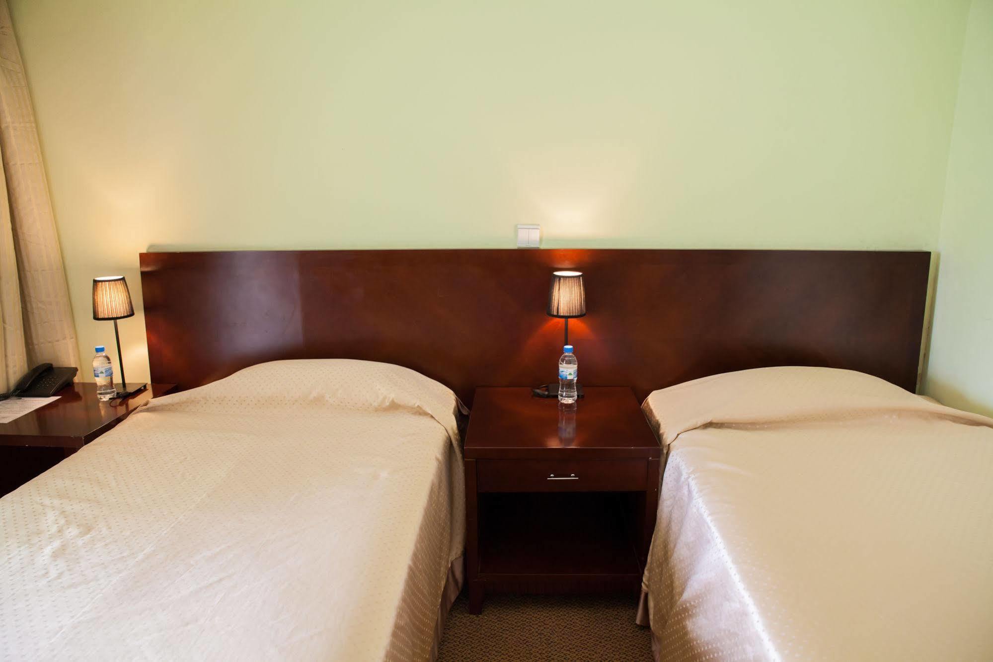 Gorillas Volcanoes Hotel Рухенгери Экстерьер фото