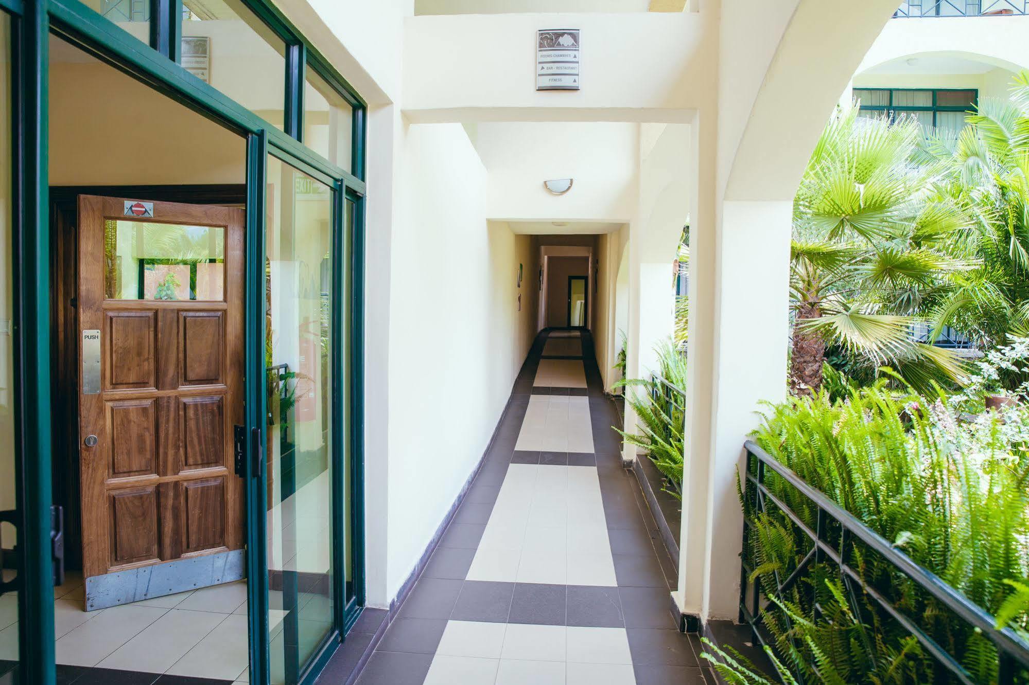 Gorillas Volcanoes Hotel Рухенгери Экстерьер фото